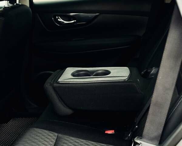 Сірий Ніссан Rogue, об'ємом двигуна 2.5 л та пробігом 180 тис. км за 17500 $, фото 15 на Automoto.ua