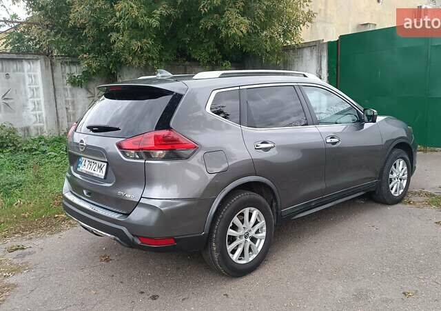 Серый Ниссан Rogue, объемом двигателя 2.49 л и пробегом 136 тыс. км за 14300 $, фото 2 на Automoto.ua