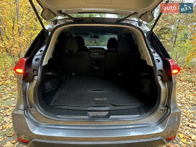 Серый Ниссан Rogue, объемом двигателя 2.49 л и пробегом 180 тыс. км за 13300 $, фото 28 на Automoto.ua
