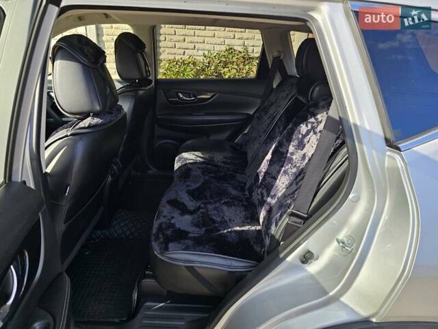 Серый Ниссан Rogue, объемом двигателя 2.5 л и пробегом 71 тыс. км за 18000 $, фото 5 на Automoto.ua
