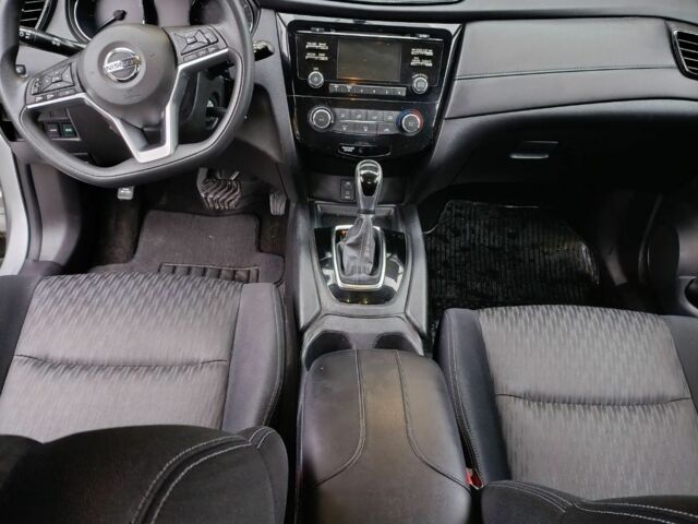 Серый Ниссан Rogue, объемом двигателя 2.5 л и пробегом 157 тыс. км за 13500 $, фото 4 на Automoto.ua