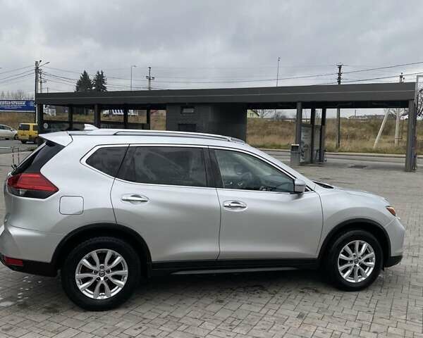 Серый Ниссан Rogue, объемом двигателя 2.5 л и пробегом 137 тыс. км за 10999 $, фото 7 на Automoto.ua