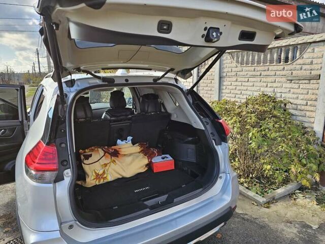 Серый Ниссан Rogue, объемом двигателя 2.5 л и пробегом 71 тыс. км за 18000 $, фото 6 на Automoto.ua