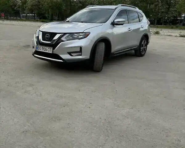 Серый Ниссан Rogue, объемом двигателя 2.49 л и пробегом 160 тыс. км за 15000 $, фото 1 на Automoto.ua