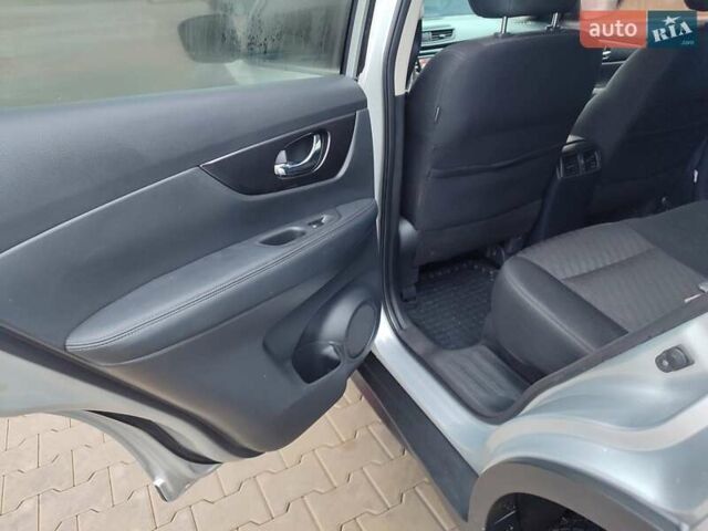 Серый Ниссан Rogue, объемом двигателя 2.49 л и пробегом 132 тыс. км за 13800 $, фото 17 на Automoto.ua