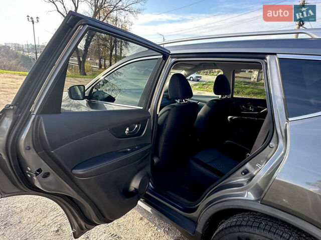 Серый Ниссан Rogue, объемом двигателя 2.5 л и пробегом 85 тыс. км за 14900 $, фото 17 на Automoto.ua