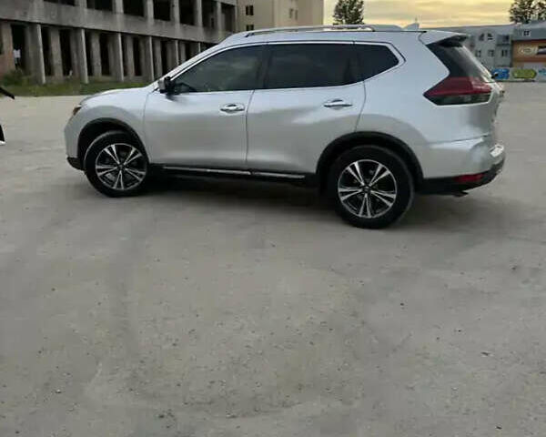 Серый Ниссан Rogue, объемом двигателя 2.49 л и пробегом 160 тыс. км за 15000 $, фото 7 на Automoto.ua