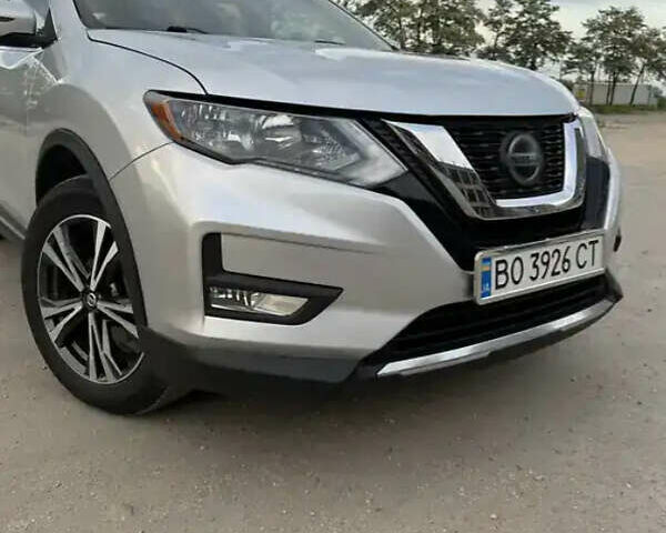 Серый Ниссан Rogue, объемом двигателя 2.49 л и пробегом 160 тыс. км за 15000 $, фото 11 на Automoto.ua