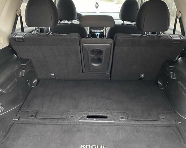 Серый Ниссан Rogue, объемом двигателя 2.5 л и пробегом 137 тыс. км за 10999 $, фото 9 на Automoto.ua