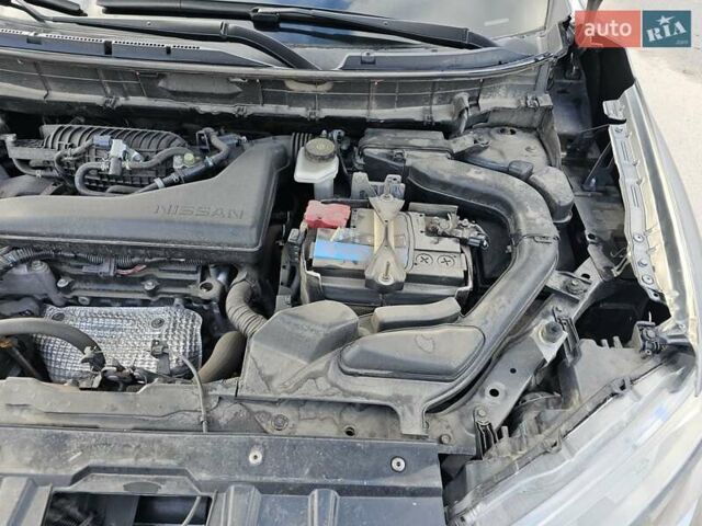 Серый Ниссан Rogue, объемом двигателя 2.49 л и пробегом 177 тыс. км за 12000 $, фото 12 на Automoto.ua