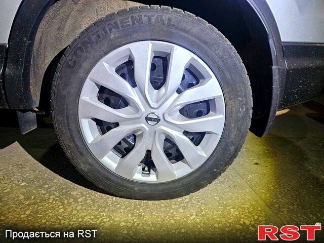 Серый Ниссан Rogue, объемом двигателя 2 л и пробегом 59 тыс. км за 14500 $, фото 6 на Automoto.ua