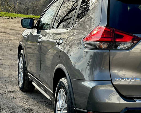 Серый Ниссан Rogue, объемом двигателя 2.5 л и пробегом 85 тыс. км за 14900 $, фото 7 на Automoto.ua