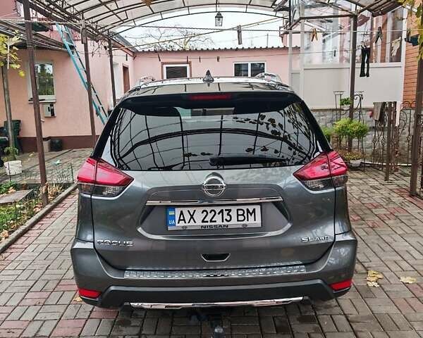 Серый Ниссан Rogue, объемом двигателя 2.49 л и пробегом 82 тыс. км за 17500 $, фото 4 на Automoto.ua