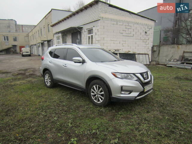 Серый Ниссан Rogue, объемом двигателя 2.5 л и пробегом 120 тыс. км за 16000 $, фото 5 на Automoto.ua