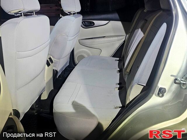 Серый Ниссан Rogue, объемом двигателя 2 л и пробегом 59 тыс. км за 14500 $, фото 4 на Automoto.ua