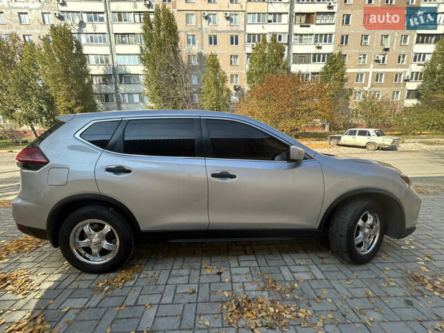 Серый Ниссан Rogue, объемом двигателя 2.49 л и пробегом 154 тыс. км за 16500 $, фото 6 на Automoto.ua