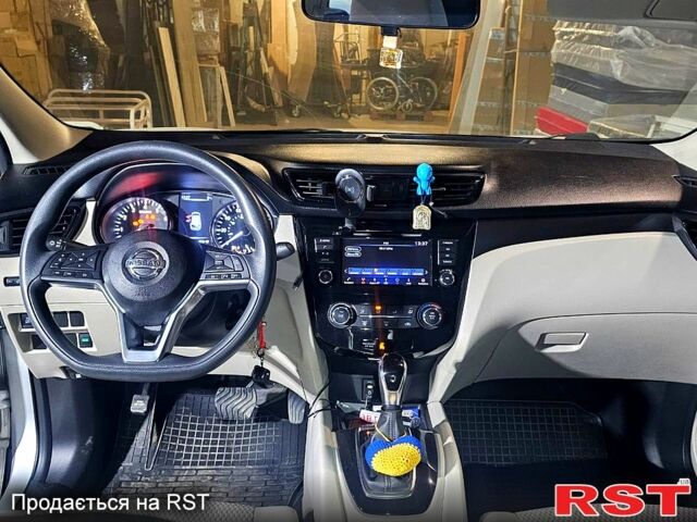 Серый Ниссан Rogue, объемом двигателя 2 л и пробегом 59 тыс. км за 14500 $, фото 5 на Automoto.ua