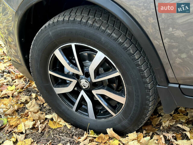 Серый Ниссан Rogue, объемом двигателя 2.49 л и пробегом 180 тыс. км за 13300 $, фото 10 на Automoto.ua