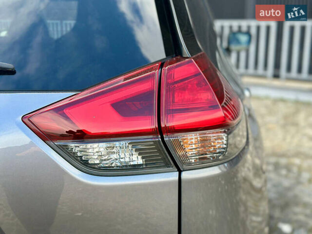 Серый Ниссан Rogue, объемом двигателя 2.5 л и пробегом 197 тыс. км за 12900 $, фото 11 на Automoto.ua