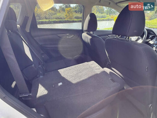Серый Ниссан Rogue, объемом двигателя 2.49 л и пробегом 119 тыс. км за 14750 $, фото 8 на Automoto.ua