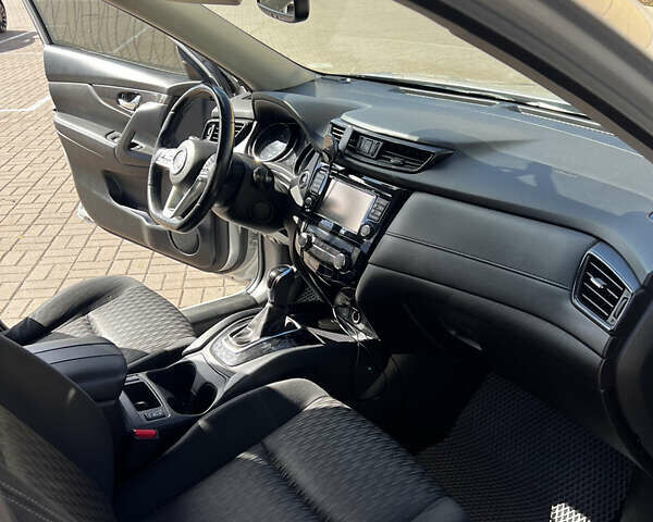 Серый Ниссан Rogue, объемом двигателя 2.49 л и пробегом 119 тыс. км за 15200 $, фото 17 на Automoto.ua