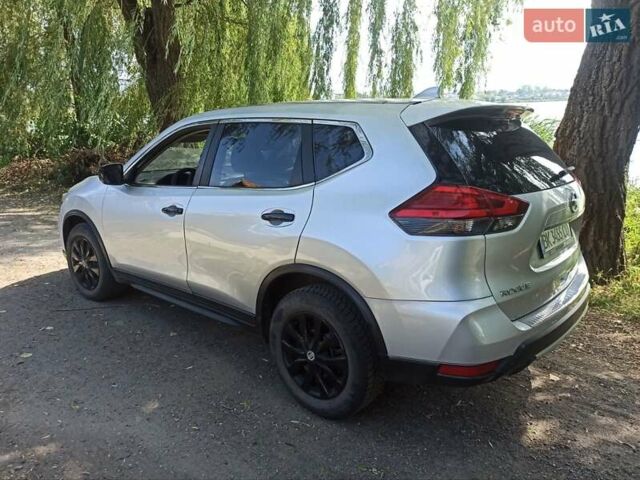 Серый Ниссан Rogue, объемом двигателя 2.5 л и пробегом 160 тыс. км за 12000 $, фото 10 на Automoto.ua