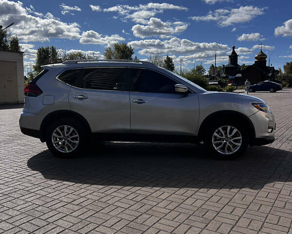 Серый Ниссан Rogue, объемом двигателя 2.49 л и пробегом 119 тыс. км за 15200 $, фото 2 на Automoto.ua