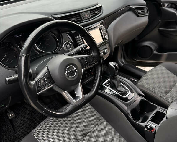 Серый Ниссан Rogue, объемом двигателя 2 л и пробегом 185 тыс. км за 14500 $, фото 18 на Automoto.ua