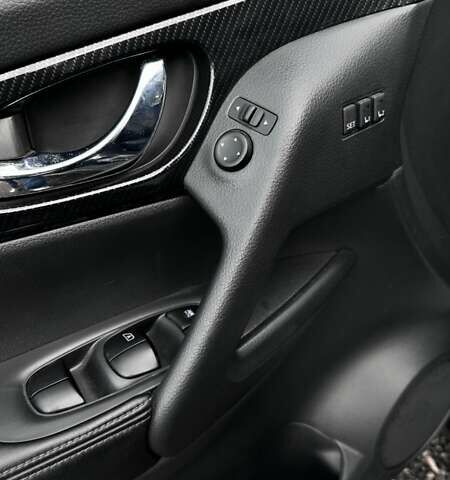 Серый Ниссан Rogue, объемом двигателя 2.5 л и пробегом 82 тыс. км за 17699 $, фото 2 на Automoto.ua