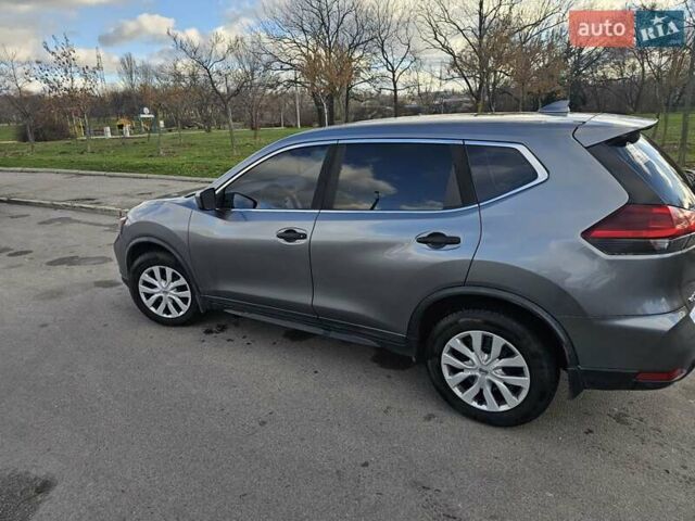 Серый Ниссан Rogue, объемом двигателя 2.49 л и пробегом 177 тыс. км за 12000 $, фото 7 на Automoto.ua