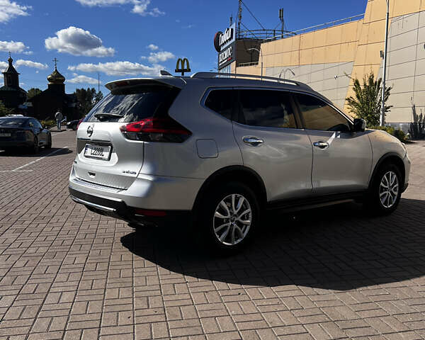 Серый Ниссан Rogue, объемом двигателя 2.49 л и пробегом 119 тыс. км за 15200 $, фото 1 на Automoto.ua