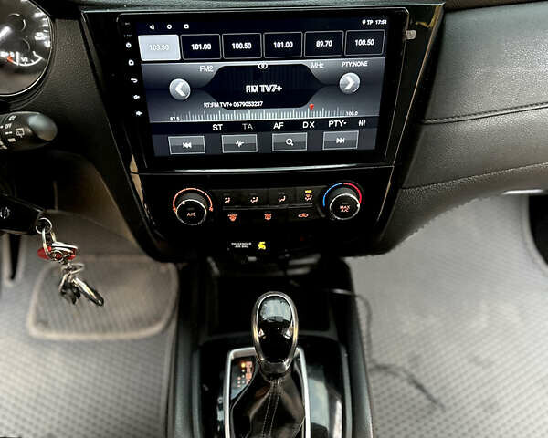 Серый Ниссан Rogue, объемом двигателя 2.49 л и пробегом 180 тыс. км за 13300 $, фото 30 на Automoto.ua