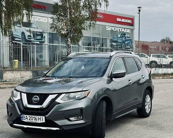 Сірий Ніссан Rogue, об'ємом двигуна 2.5 л та пробігом 180 тис. км за 17500 $, фото 1 на Automoto.ua