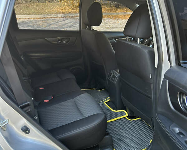 Серый Ниссан Rogue, объемом двигателя 2.49 л и пробегом 154 тыс. км за 16500 $, фото 14 на Automoto.ua