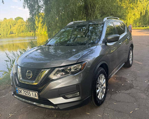 Ніссан Rogue 2017 у Рівному на Automoto.ua Сірий Ніссан Rogue, об'ємом двигуна 2.5 л та пробігом 100 тис. км за 15500 $, фото 11 на Automoto.ua