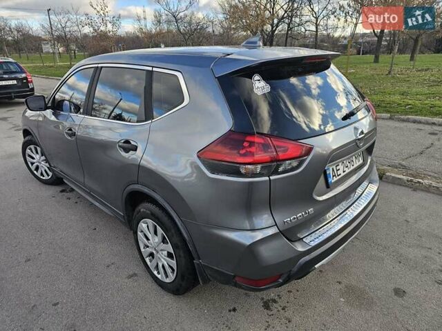 Серый Ниссан Rogue, объемом двигателя 2.49 л и пробегом 177 тыс. км за 12000 $, фото 8 на Automoto.ua