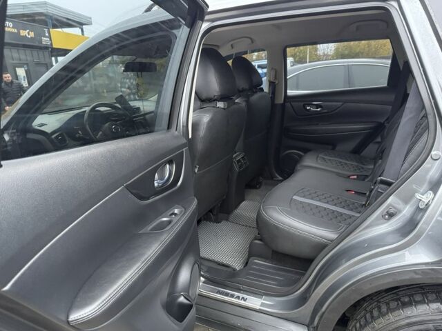 Серый Ниссан Rogue, объемом двигателя 2.5 л и пробегом 143 тыс. км за 15500 $, фото 7 на Automoto.ua