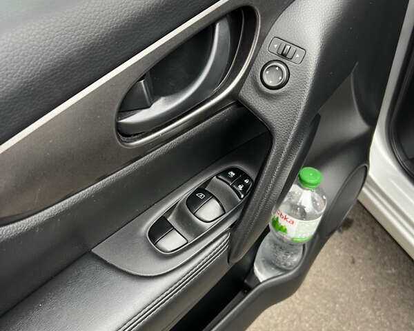 Сірий Ніссан Rogue, об'ємом двигуна 2 л та пробігом 143 тис. км за 12700 $, фото 9 на Automoto.ua