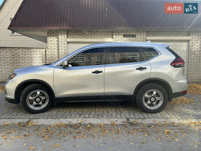 Серый Ниссан Rogue, объемом двигателя 2.49 л и пробегом 154 тыс. км за 16500 $, фото 2 на Automoto.ua