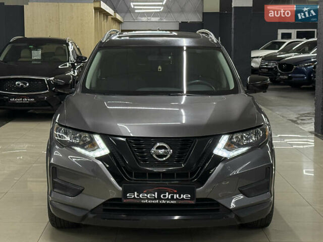 Серый Ниссан Rogue, объемом двигателя 2 л и пробегом 132 тыс. км за 16999 $, фото 3 на Automoto.ua