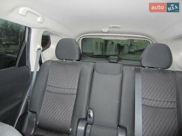 Серый Ниссан Rogue, объемом двигателя 2.5 л и пробегом 120 тыс. км за 16000 $, фото 17 на Automoto.ua