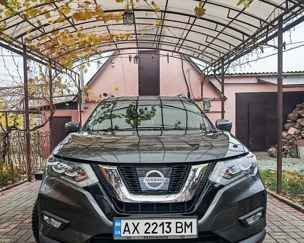 Серый Ниссан Rogue, объемом двигателя 2.49 л и пробегом 82 тыс. км за 17500 $, фото 2 на Automoto.ua