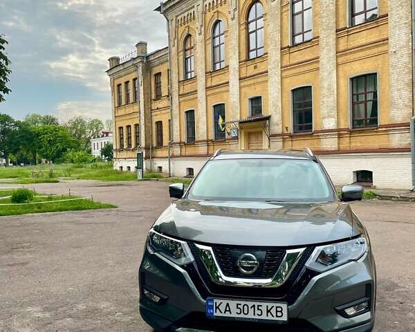 Серый Ниссан Rogue, объемом двигателя 2.49 л и пробегом 167 тыс. км за 15900 $, фото 1 на Automoto.ua