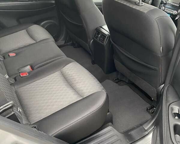 Серый Ниссан Rogue, объемом двигателя 2.5 л и пробегом 137 тыс. км за 10999 $, фото 14 на Automoto.ua