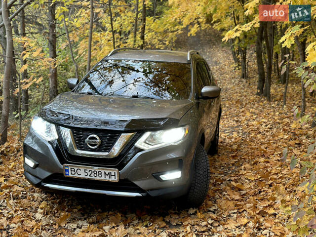 Серый Ниссан Rogue, объемом двигателя 2.49 л и пробегом 180 тыс. км за 13300 $, фото 6 на Automoto.ua