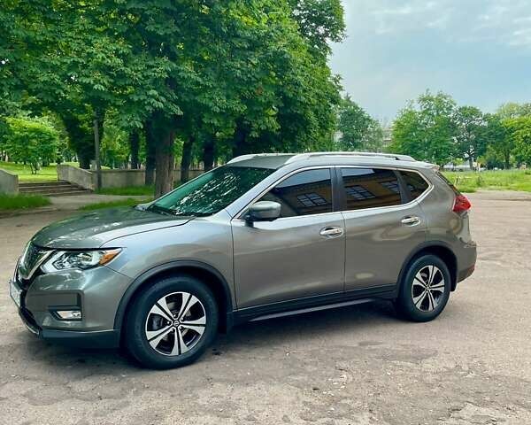 Серый Ниссан Rogue, объемом двигателя 2.49 л и пробегом 167 тыс. км за 15900 $, фото 2 на Automoto.ua