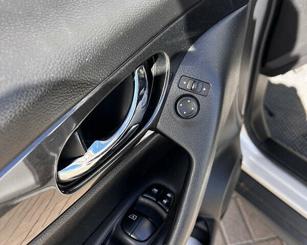 Серый Ниссан Rogue, объемом двигателя 2.49 л и пробегом 119 тыс. км за 15200 $, фото 24 на Automoto.ua