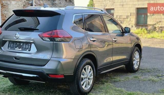 Серый Ниссан Rogue, объемом двигателя 2.5 л и пробегом 301 тыс. км за 11900 $, фото 4 на Automoto.ua