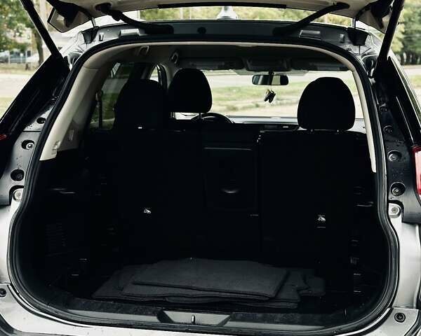 Сірий Ніссан Rogue, об'ємом двигуна 2.5 л та пробігом 180 тис. км за 17500 $, фото 20 на Automoto.ua