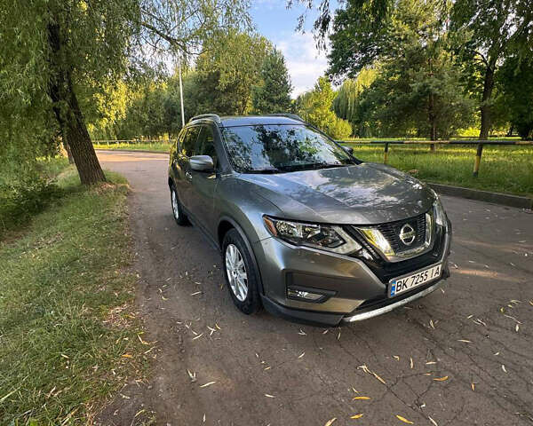 Ніссан Rogue 2017 у Рівному на Automoto.ua Сірий Ніссан Rogue, об'ємом двигуна 2.5 л та пробігом 100 тис. км за 15500 $, фото 5 на Automoto.ua